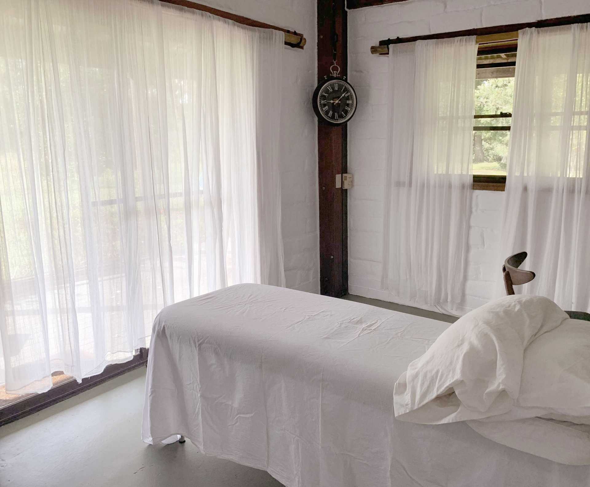 massage bed